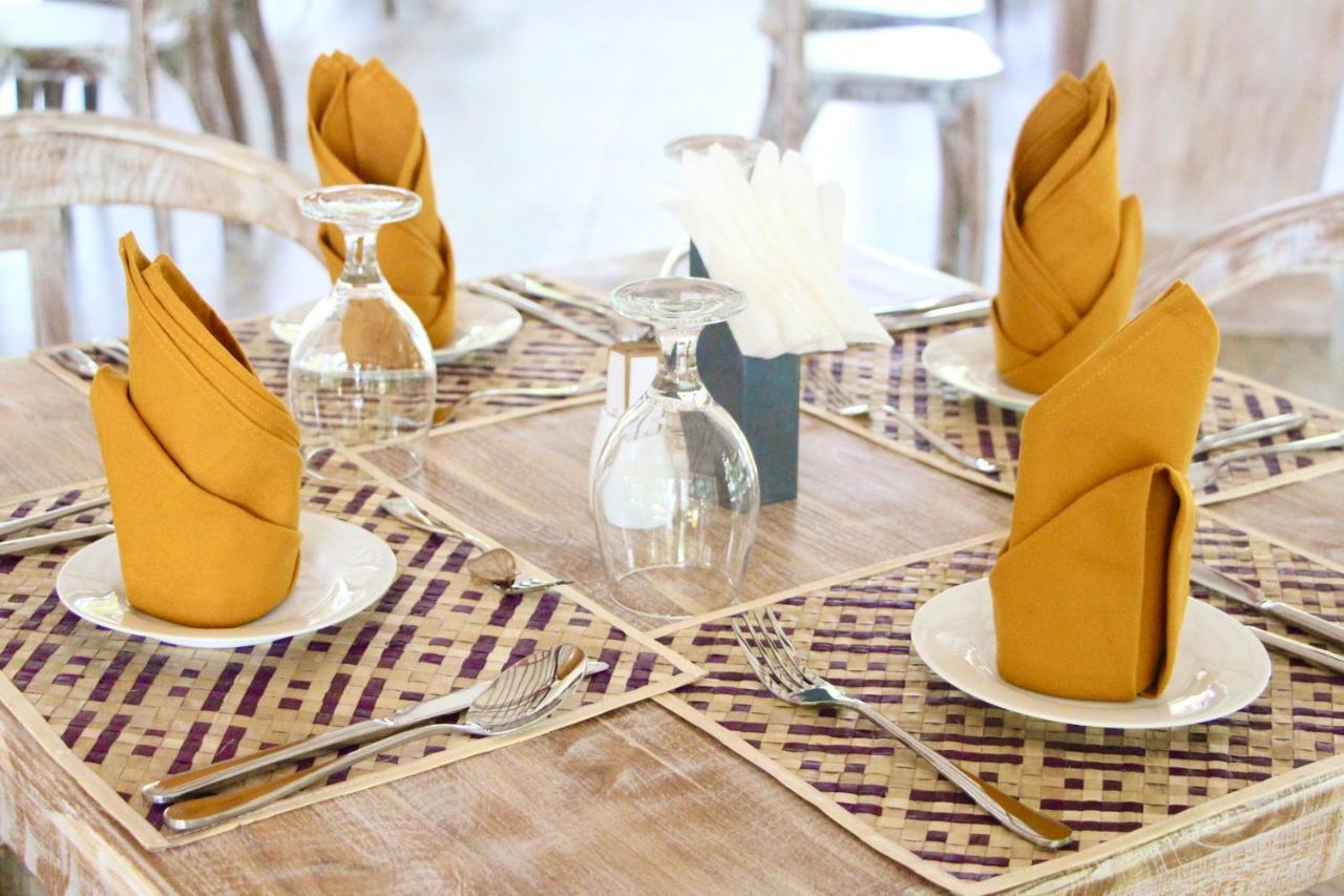 Nivadoo Resort 시기리야 외부 사진 A table set for fine dining
