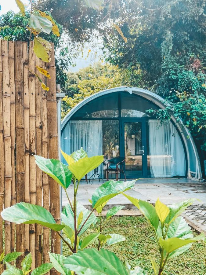 Nivadoo Resort 시기리야 외부 사진 A prefab home in Vietnam