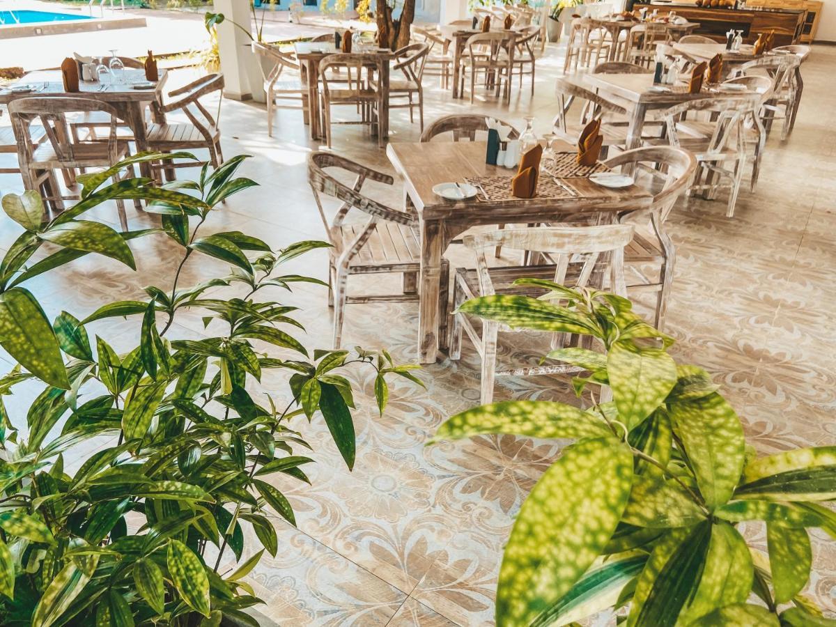 Nivadoo Resort 시기리야 외부 사진 The interior of the restaurant