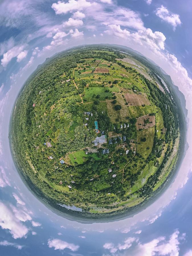 Nivadoo Resort 시기리야 외부 사진 Aerial view of the village