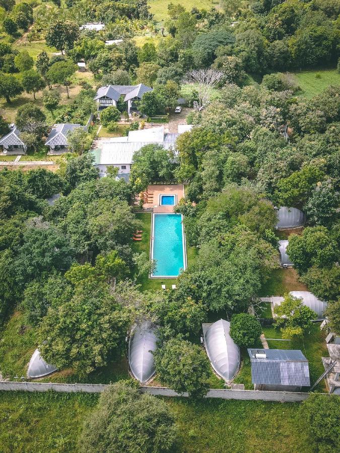 Nivadoo Resort 시기리야 외부 사진 Aerial view of the house