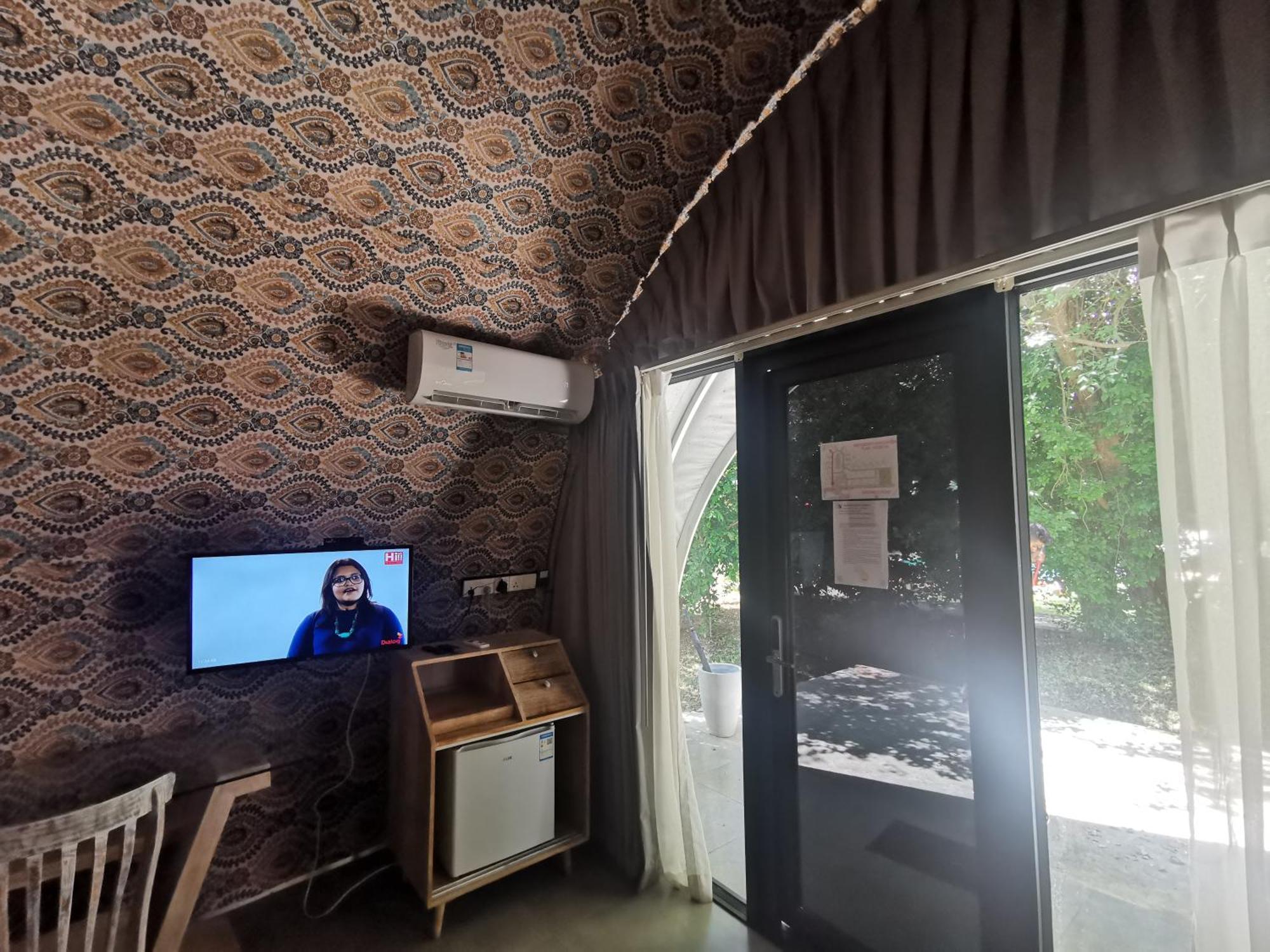 Nivadoo Resort 시기리야 외부 사진 A room at the resort