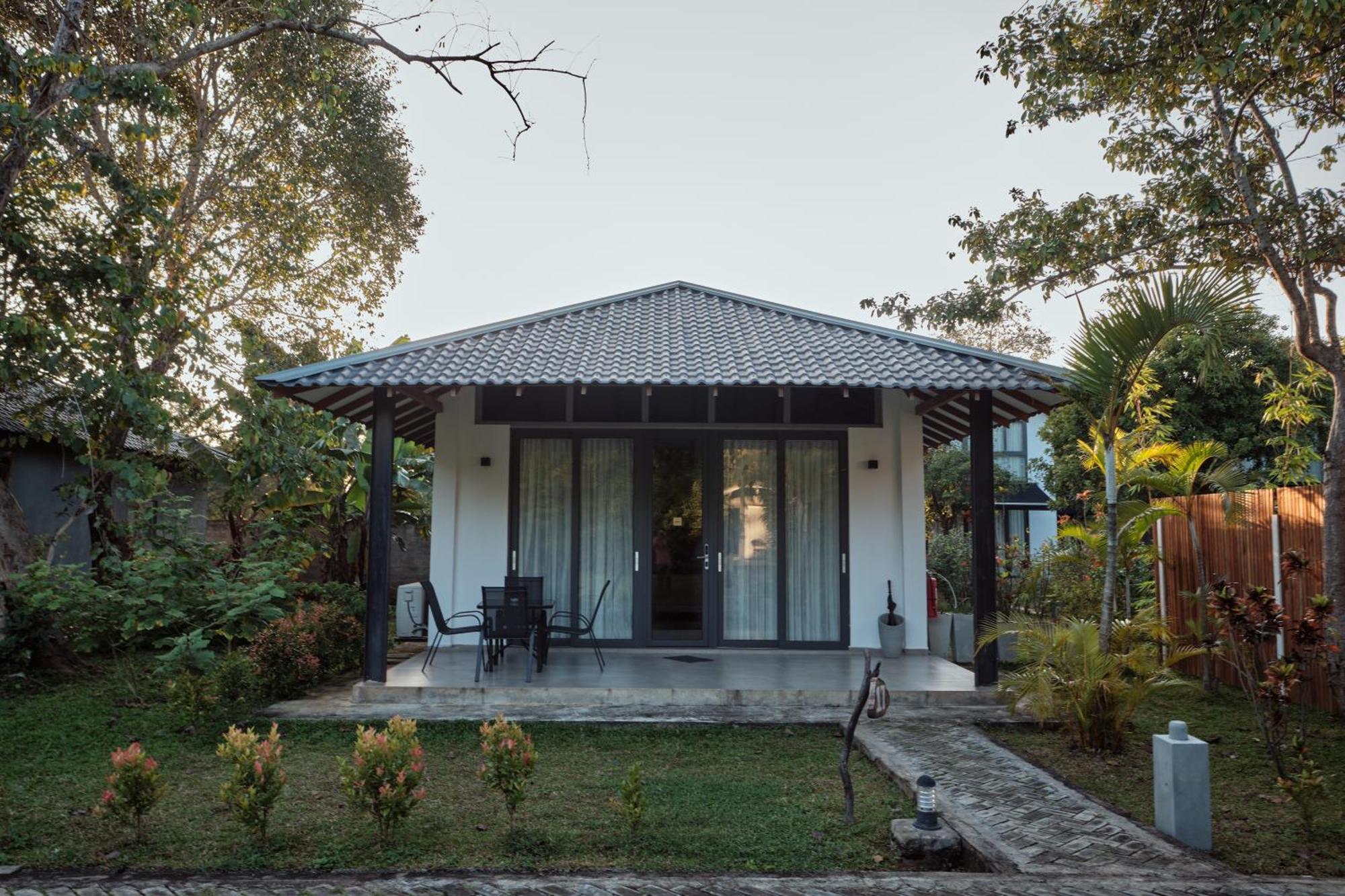 Nivadoo Resort 시기리야 외부 사진 A villa at the resort